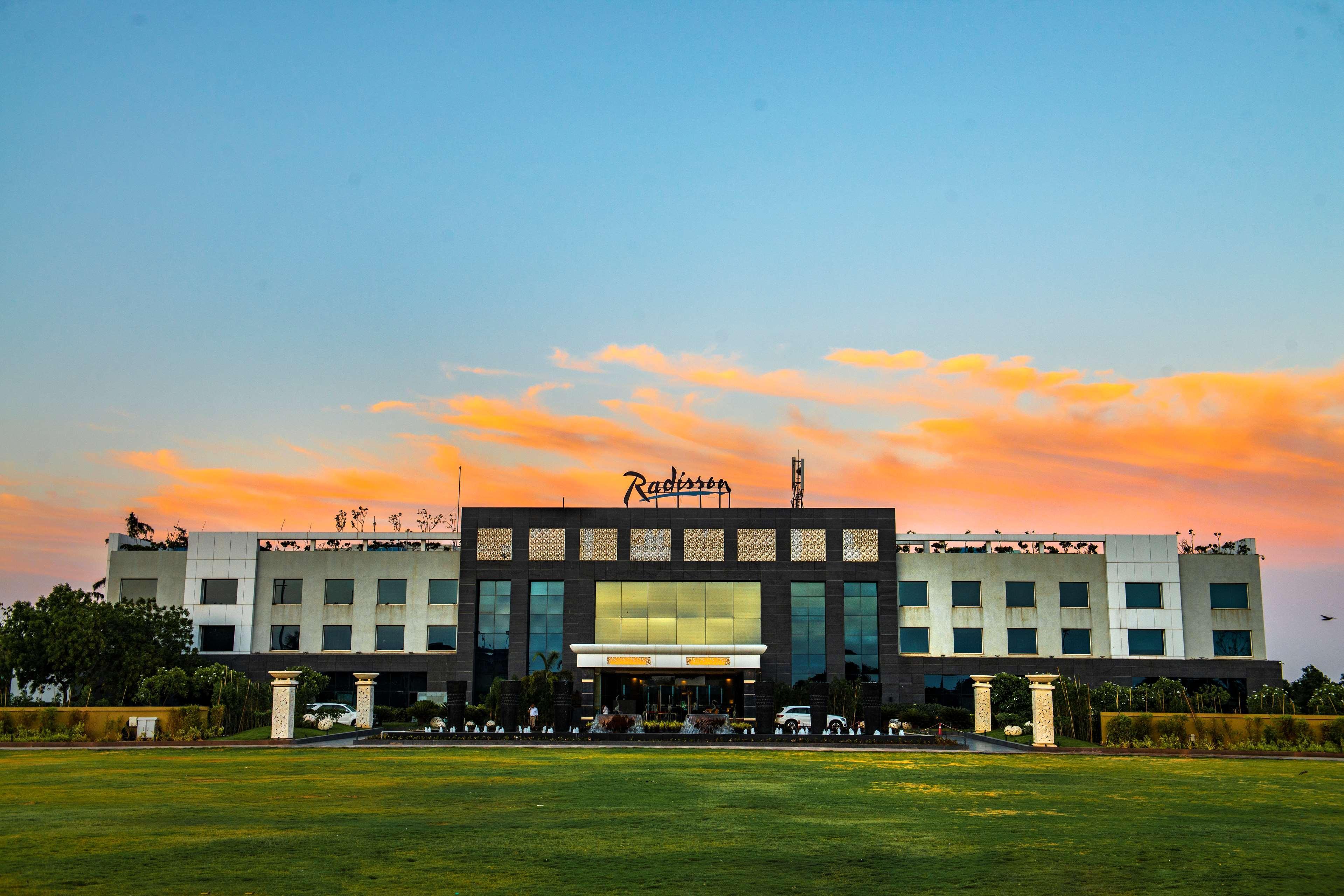 Radisson Resort & Spa Kandla Gāndhīdhām Екстериор снимка